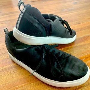 Black men’s size 9 Concepts by Claiborne Sneakers